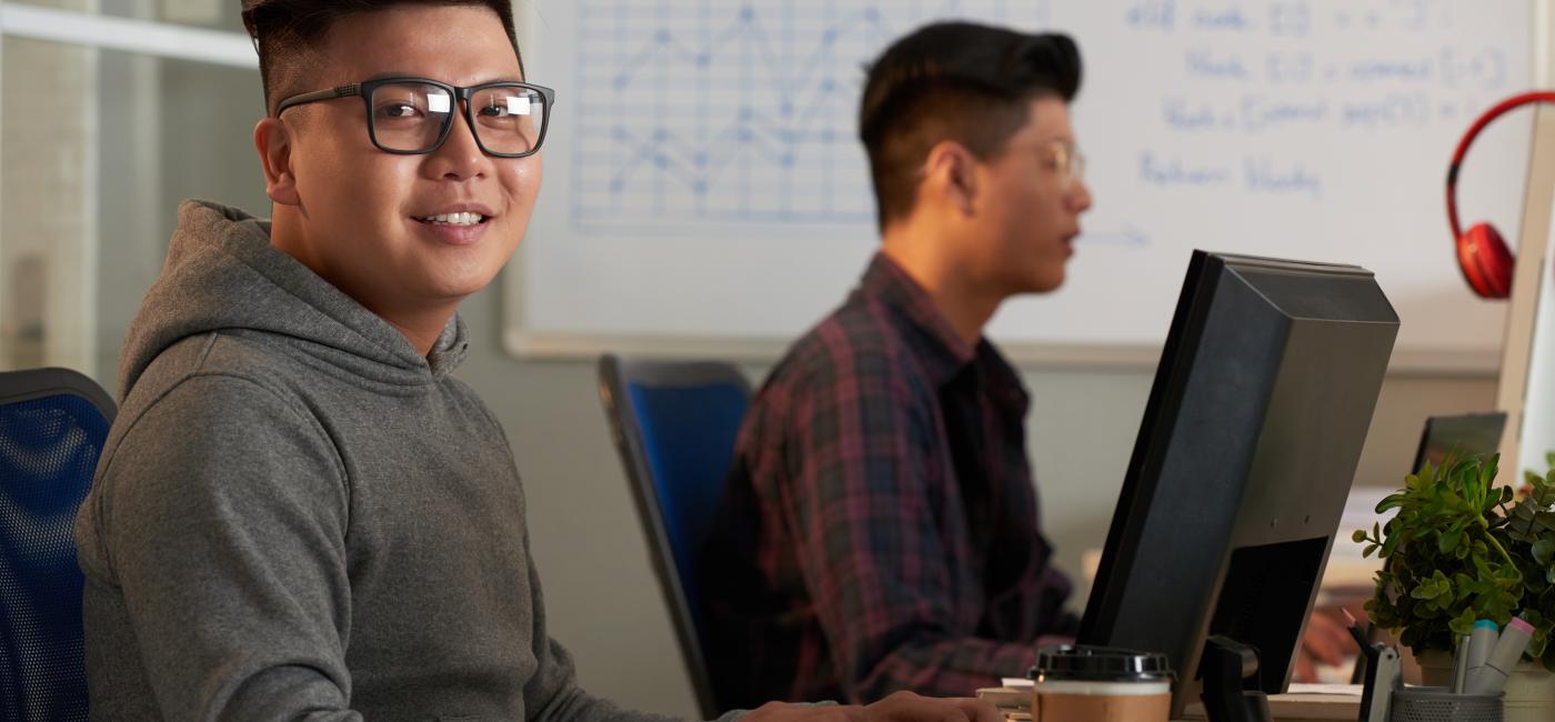 studenten in computerlokaal