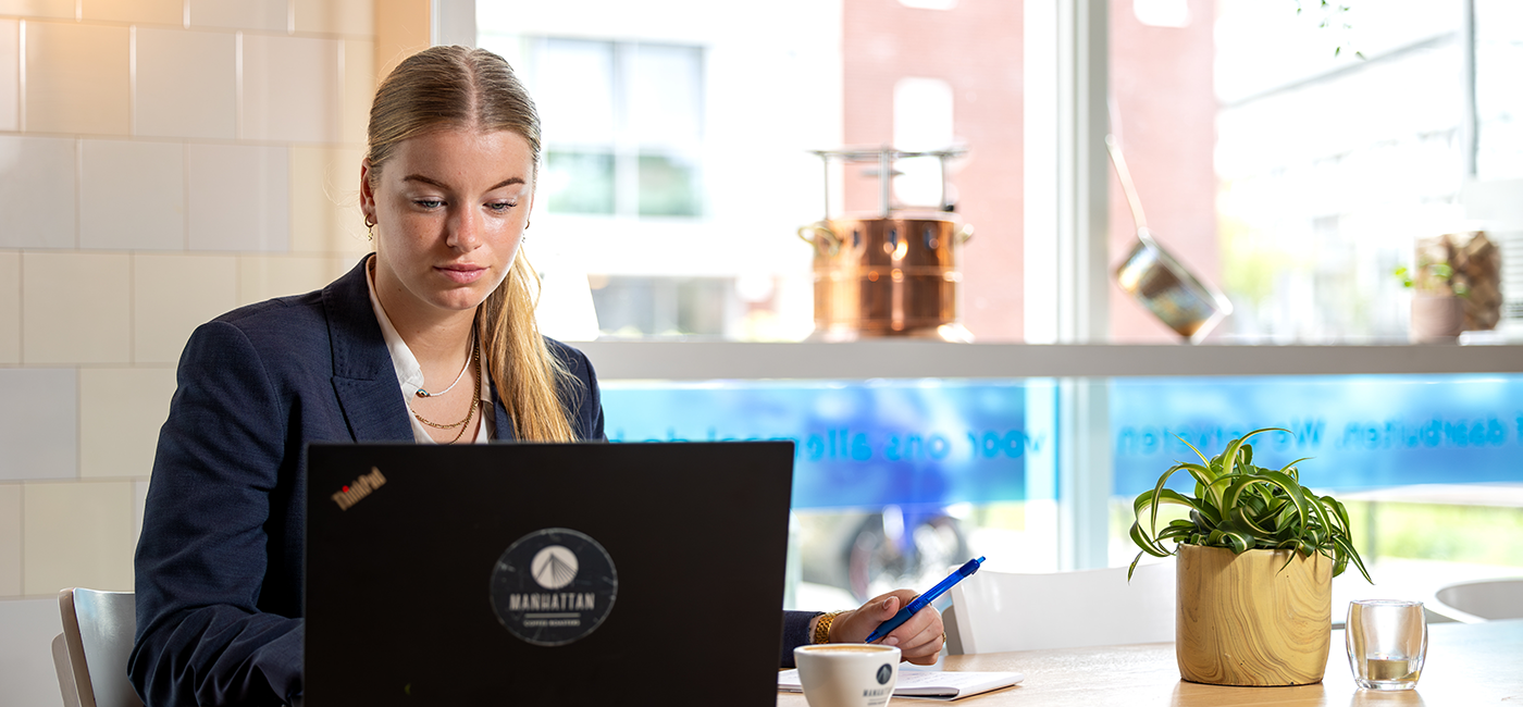 Student met laptop  